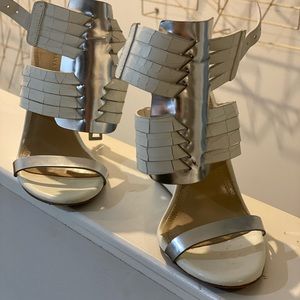 BCBG White faux alligator leather wedges 36.5